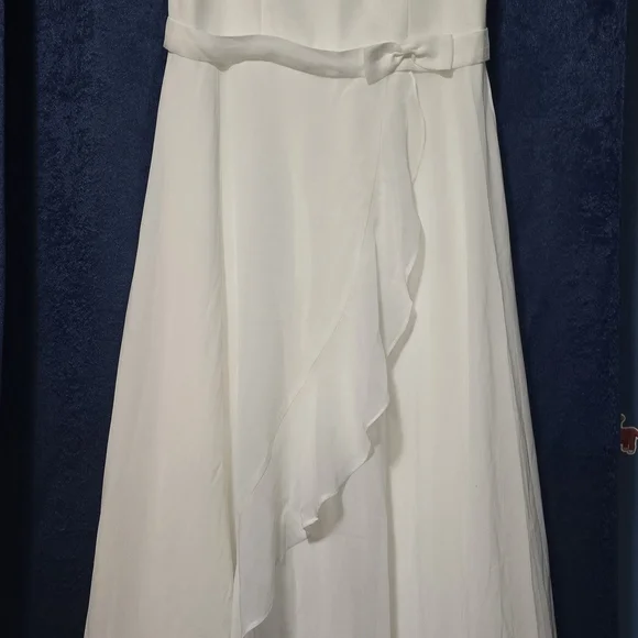 JJs House Ivory Long Wedding Dress 100 % Polyester. Size 16. Bust 34" Waist 32" - Picture 8 of 9